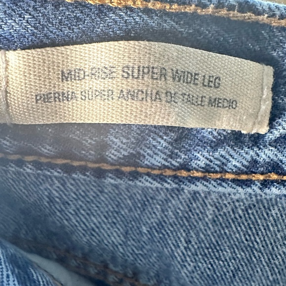 Universal Thread Blue Relaxed Jeans - Picture 4 of 6